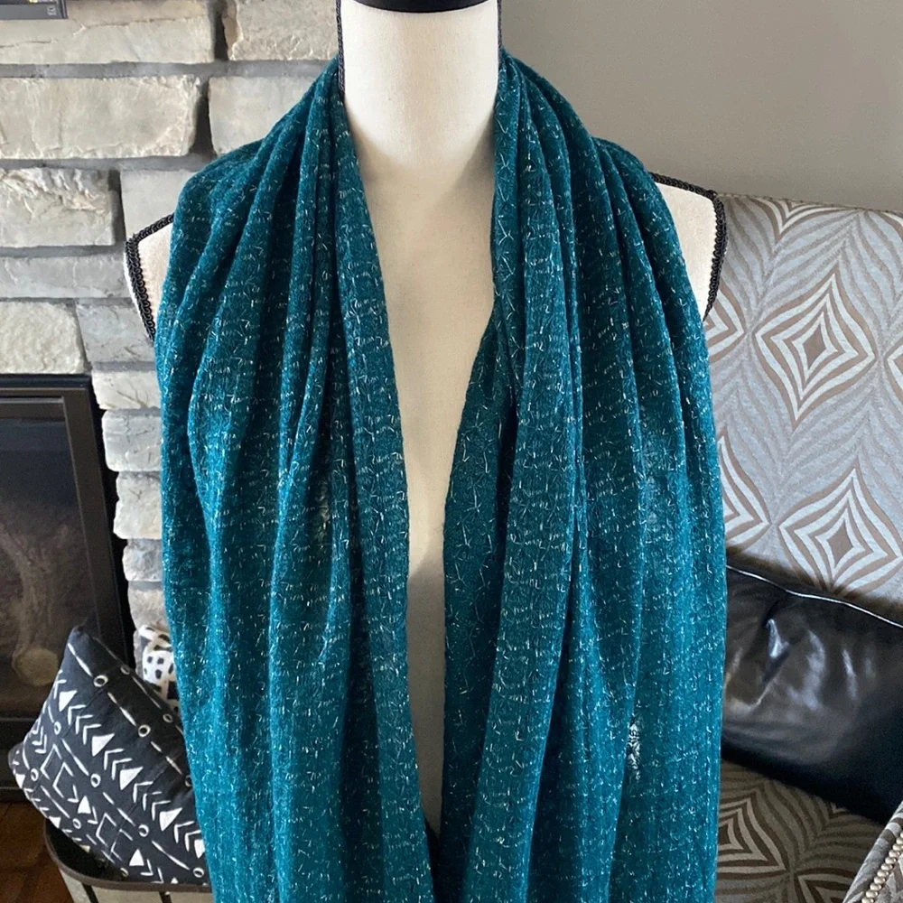 Infinity Scarf - Picture 3 of 9